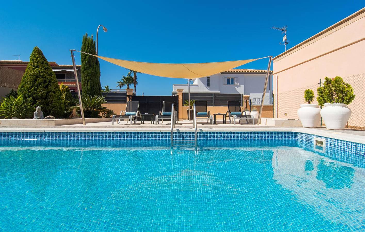 Foto 4 von 41: Ruhige Wohnung mit Meerblick, Pool und Grill