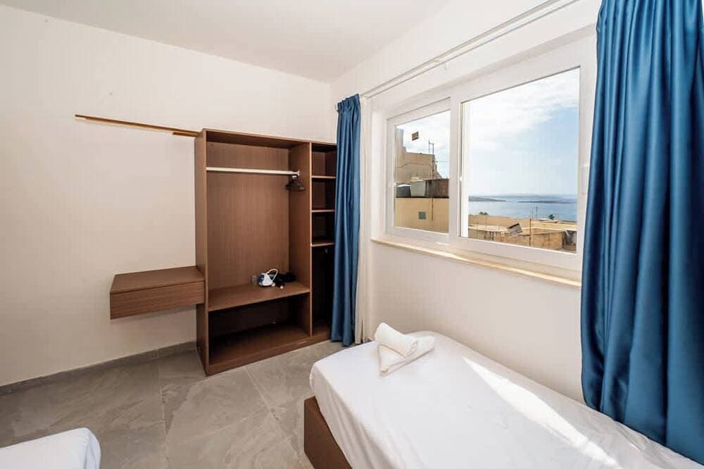 Foto 5 von 15: Cosy 1Br Apt In Qawra - Few steps from the sea