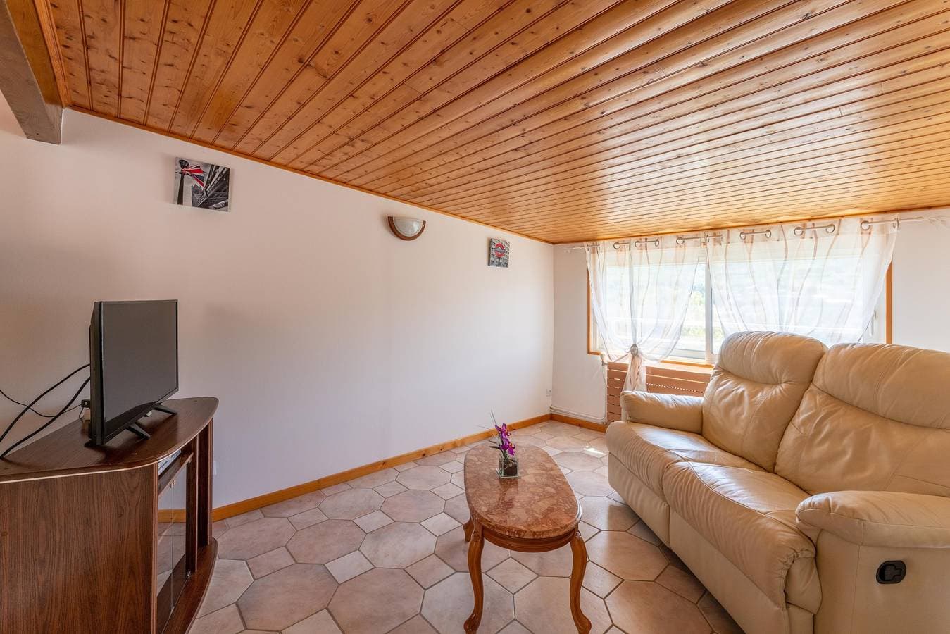 Foto 13 von 26: Ferienhaus „Villa du Soleil Levant“ mit Bergblick, WLAN & Klimaanlage
