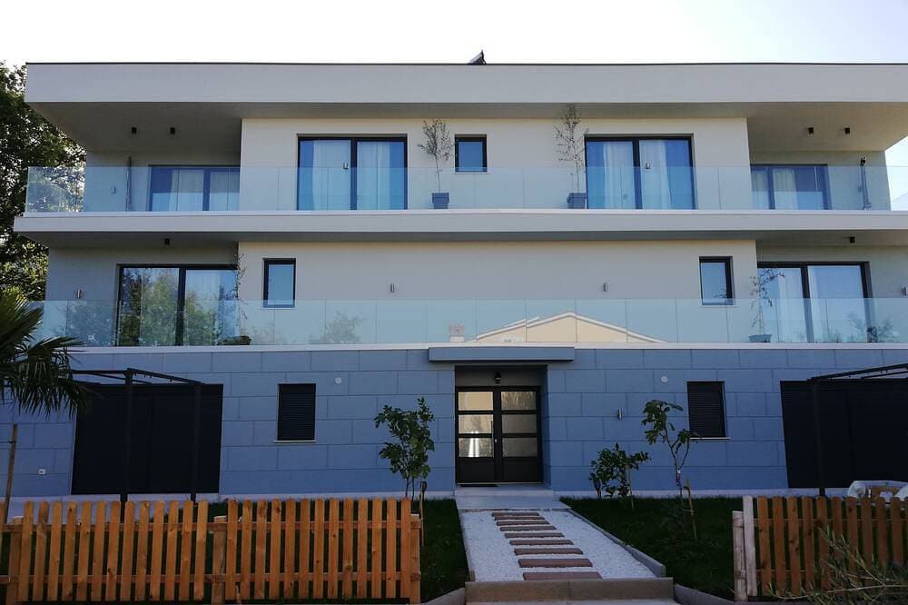 Foto 5 von 10: 2 Bed House - Sleeps 4 - Garden - Parking