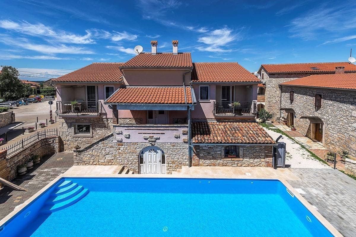 Foto 5 von 24: Ferienwohnung Noemi II in der Villa Valtrazza mit gemeinsamem Pool