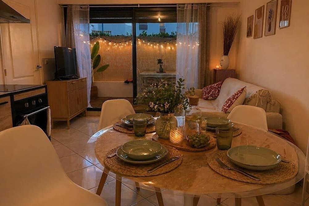 Foto 8 von 13: 2-Bedroom Apartment with Private Terrace · Pool · 50m from the Beach · Parking