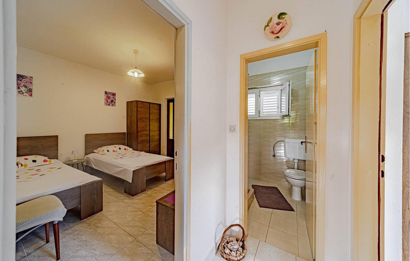 Foto 10 von 25: Gemütliche 2-Zimmer-Wohnung mit Terrasse und Küche, 2 km vom Strand Pavija Luka entfernt