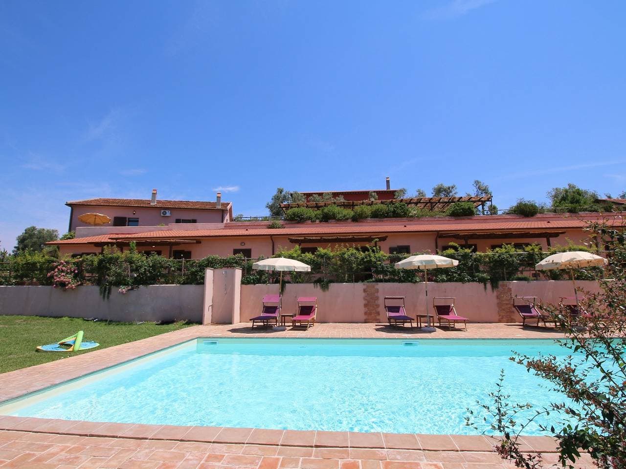 Moderner Bauernhof mit Pool in Montalto di Castro 1