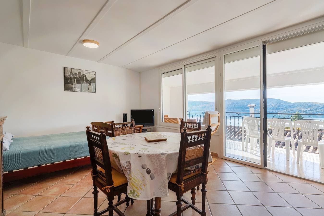 Foto 2 von 20: Appartement „T2 L’Amourié 1. Etage“ mit überdachter Terrasse und Seeblick