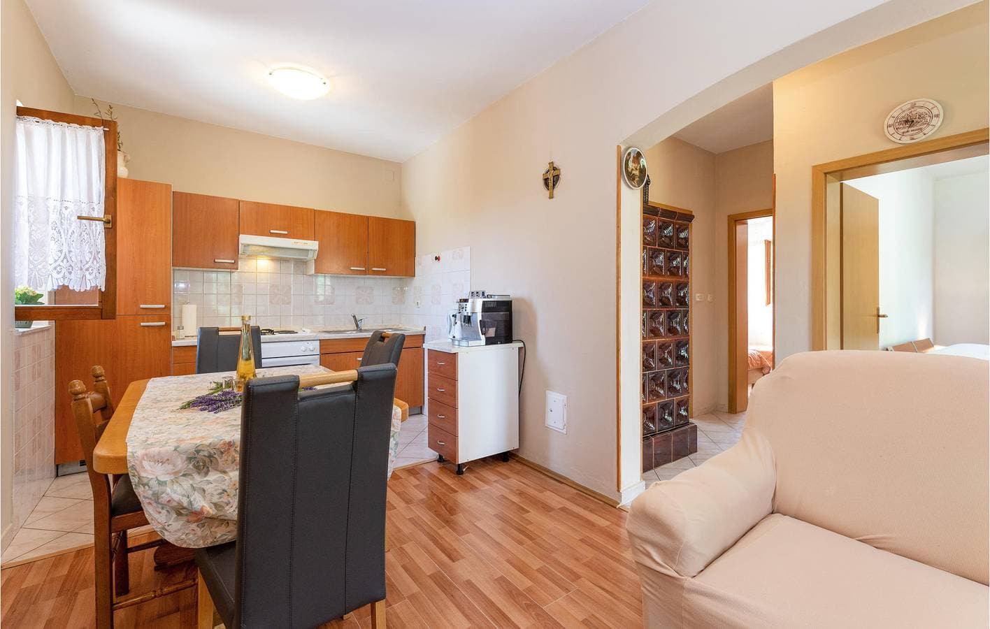 Foto 5 von 29: Gemütliche Ferienwohnung, 2 km von der Küste entfernt: WLAN, Klimaanlage, Parkplatz und Terrasse