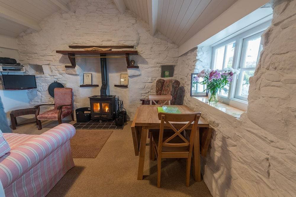 Foto 8 von 30: Ein irischer Idyll - traditionelle mauern Hütte eingebettet in den Hügeln oberhalb Downings