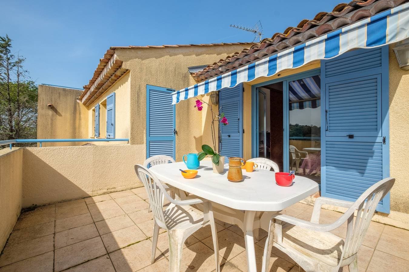 Foto 2 von 21: Villa „Numéro 2“ – Ruhige Lage, privater Pool & Highspeed-WLAN