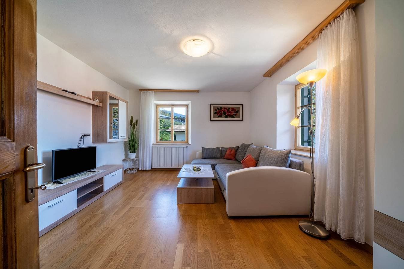 Foto 2 von 25: Ferienwohnung Brunjaunhof mit Bergblick, privater Terrasse und Gemeinschaftsgarten
