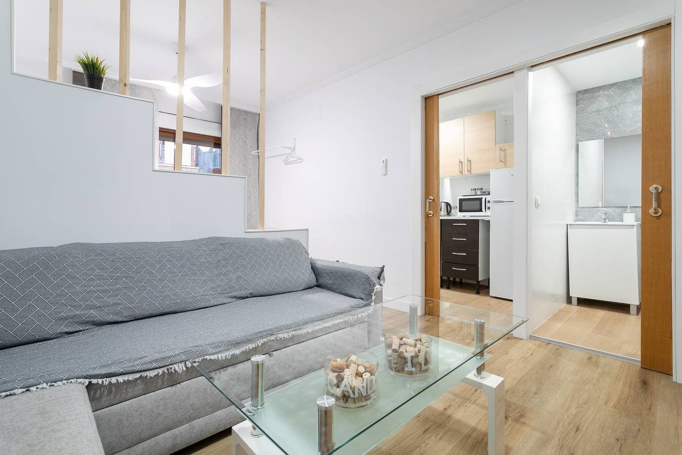 Foto 2 von 22: Ferienwohnung 'Apartaestudio Centrico En Alicante' mit Balkon und Wi-Fi