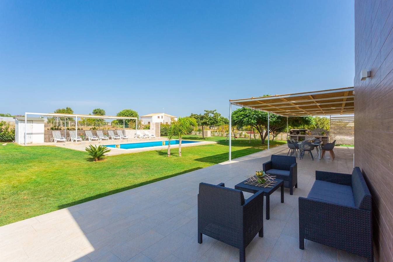 Foto 12 von 43: Villa für 8 Personen mit Garten