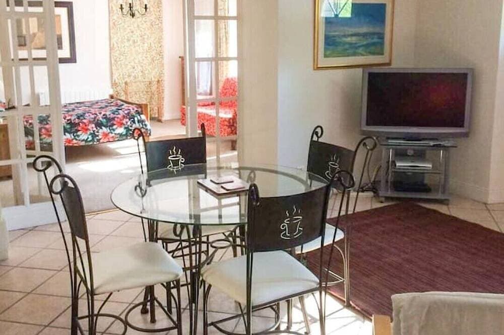 Foto 8 von 12: Brandily - Dinan, Brittany,  Riverside Apartment for Two