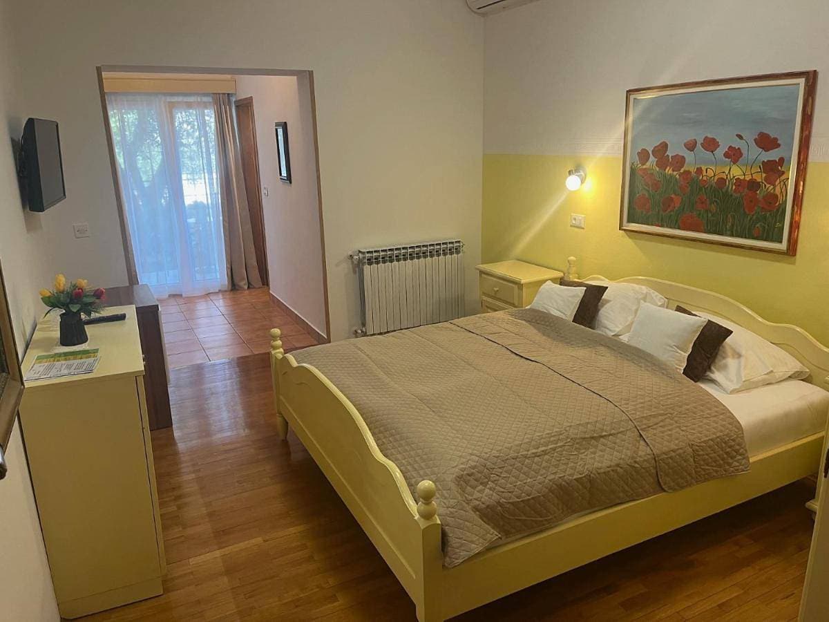 Foto 5 von 13: Double Room with Private Bathroom