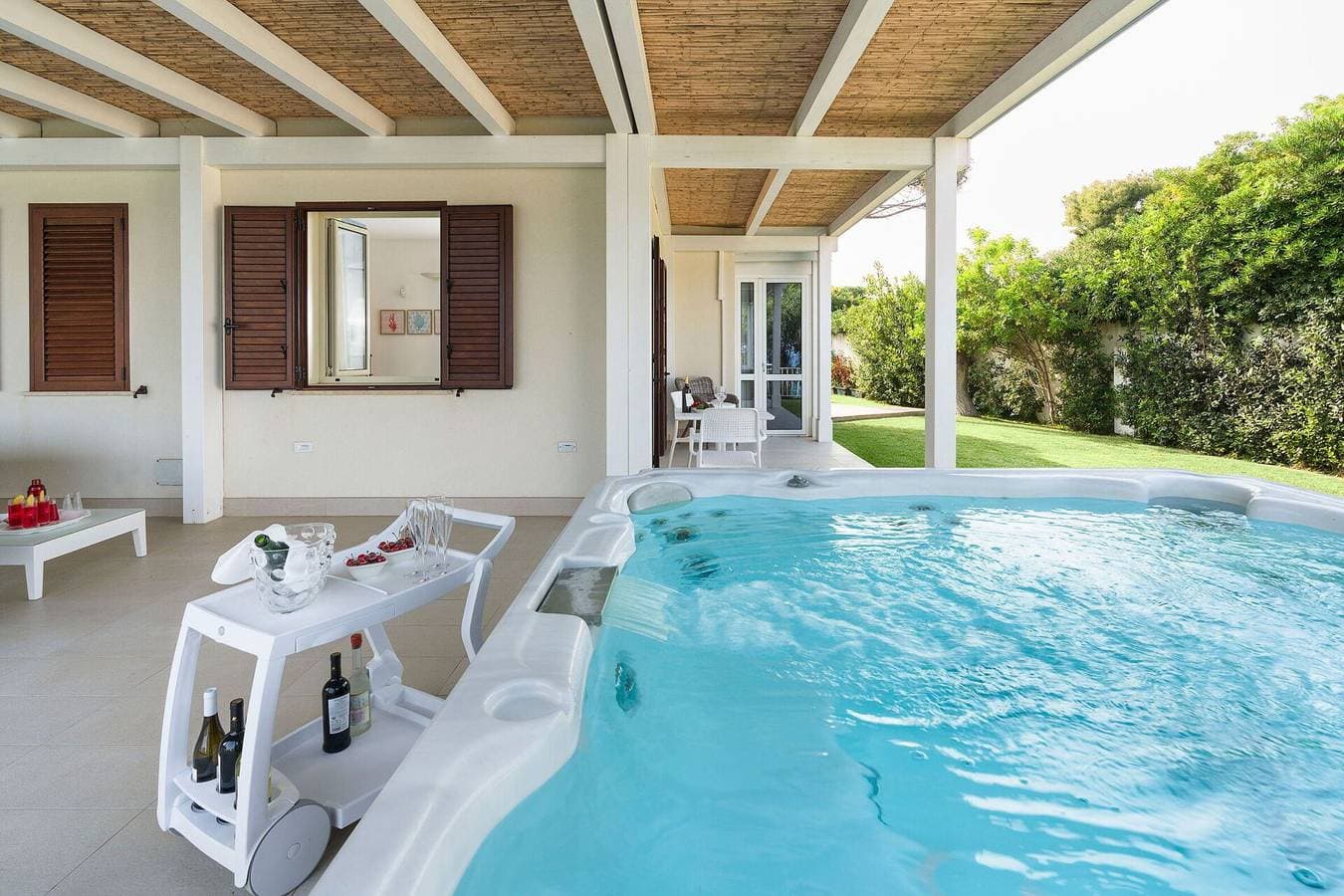 Foto 7 von 45: Villa für 6 Personen mit Terrasse