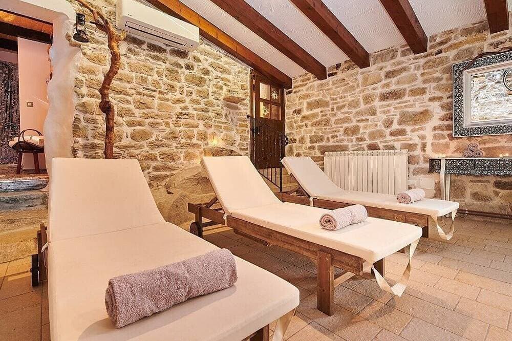 Foto 13 von 30: Ländliche Villa Katarina Gračišće mit Pools und einer Sauna