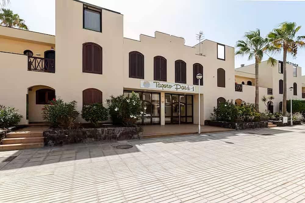 Foto 13 von 23: Geräumiges, helles Studio mit Terrasse und Blick auf den Pool