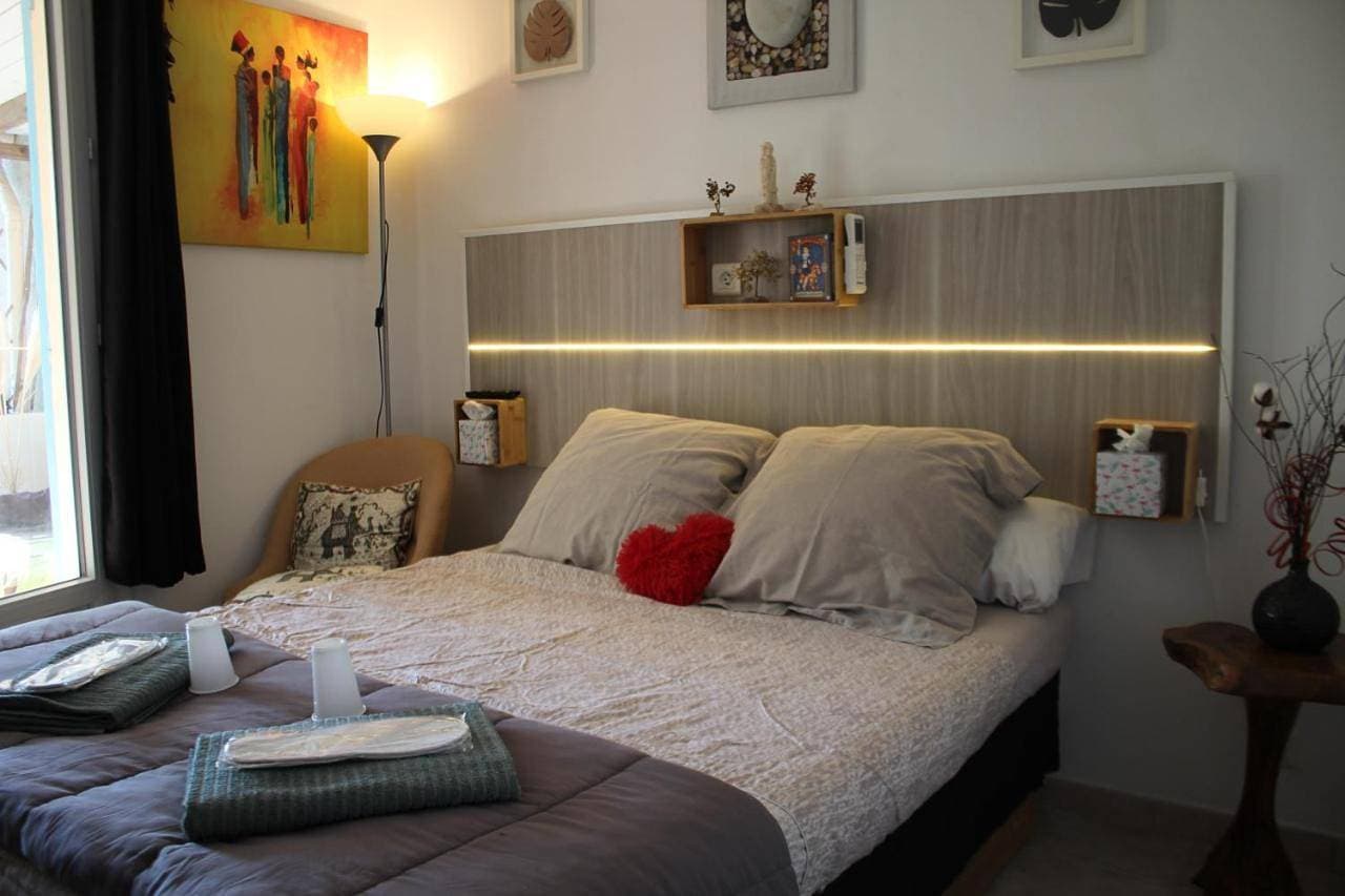 Philippe & Marie, A louer Petite Chambre chez l'habitant avec terrasse dans Villa, au pied du Luberon 1