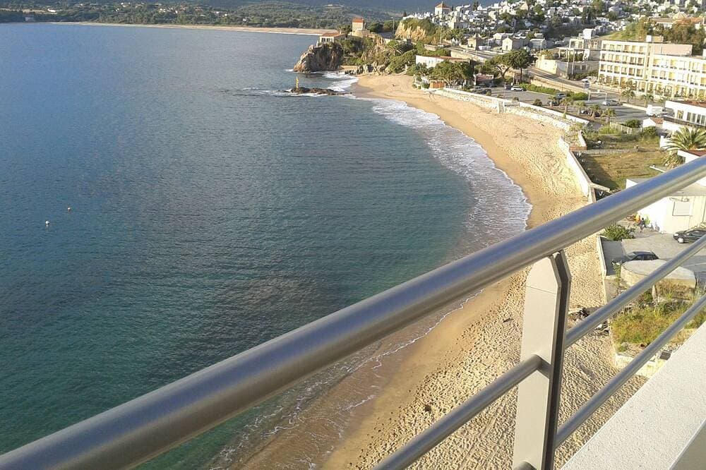 Foto 11 von 12: T3 steht am Strand mit Meerblick