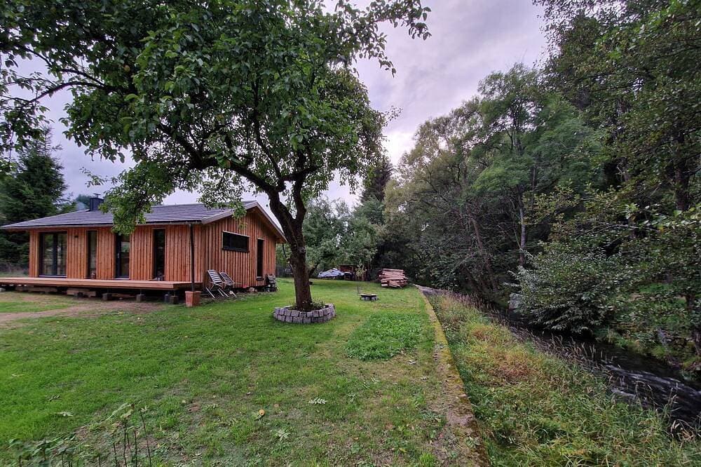 Holzhaus mit Kamin - Am Forellenfluss 1