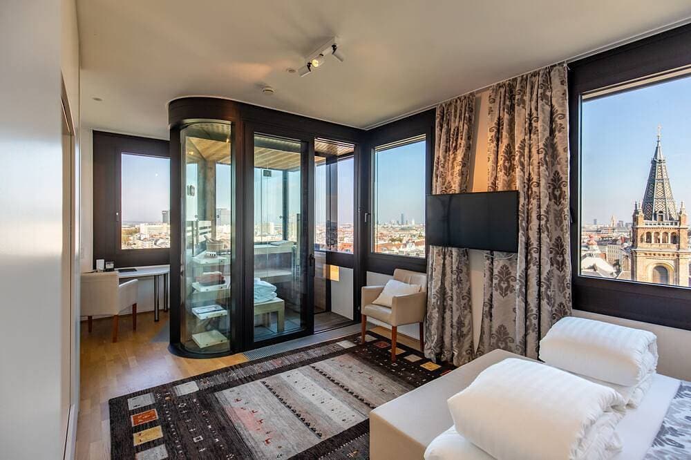 Foto 3 von 30: Panorama-Suite mit Blick über Wien
