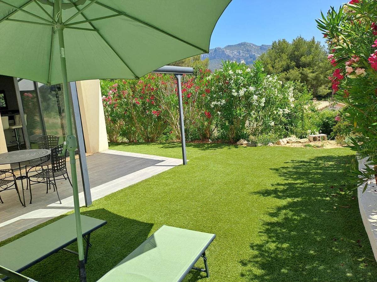 Petite maison dans la colline 1