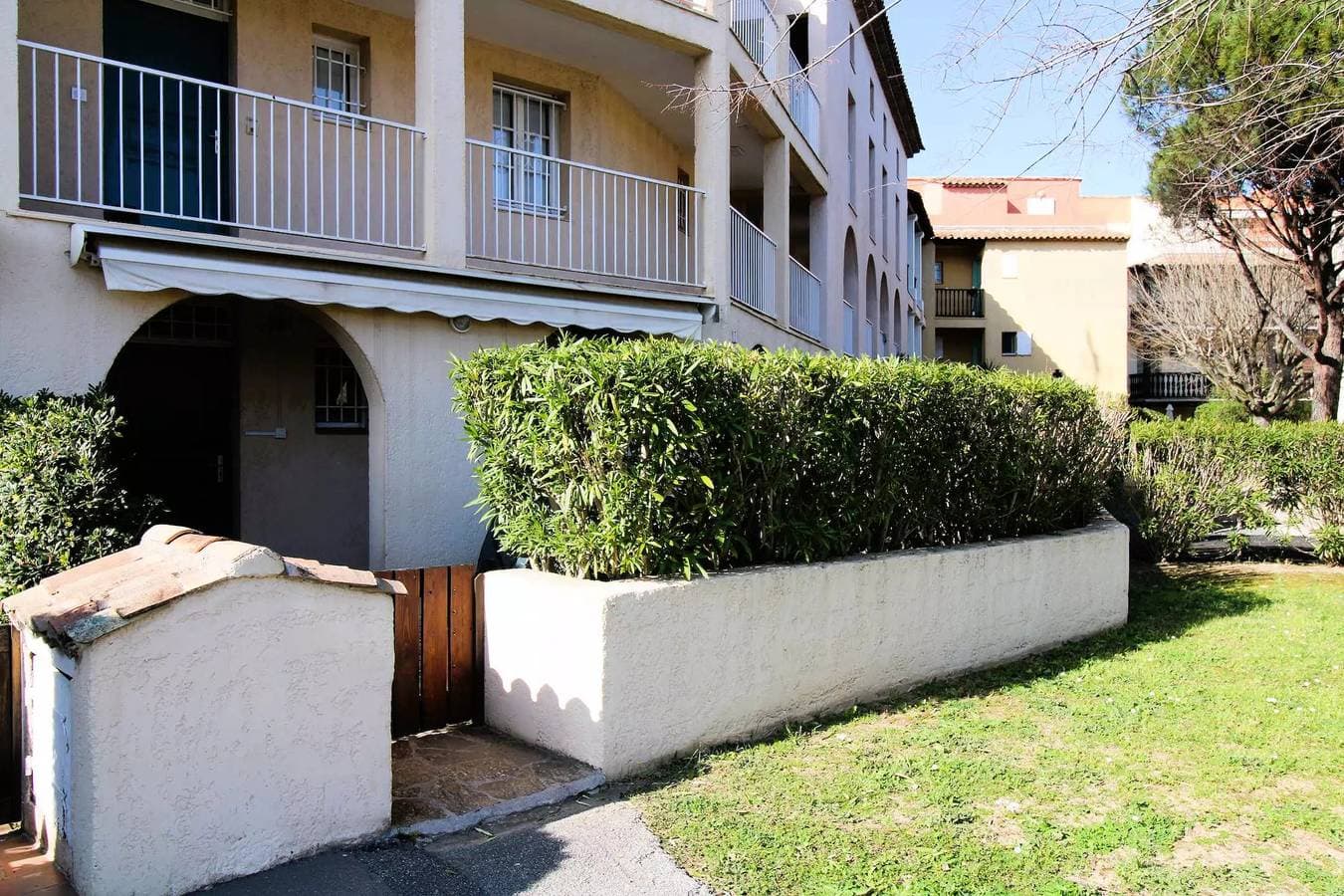 Foto 3 von 22: Wohnung für 4 Personen mit Pool und Meerblick Gassin
