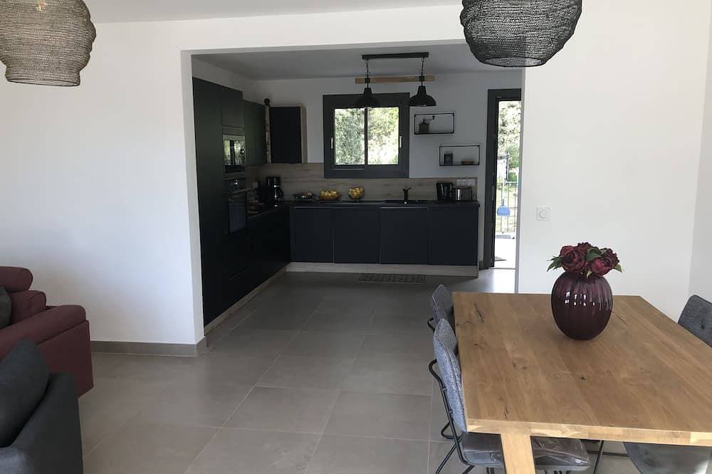 Foto 12 von 30: Detached & air-conditioned villa. Swimming pool. Garden with trees. Close to beaches