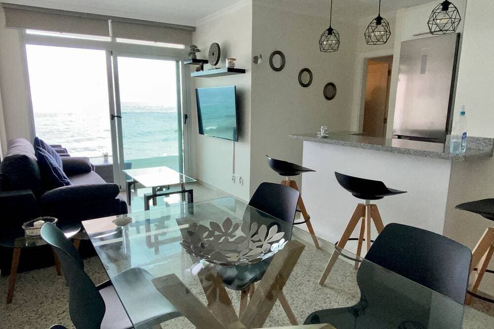 Nice apartment with large terrace facing the sea 1