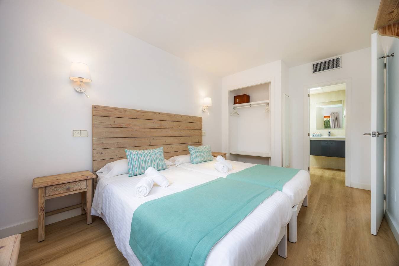 Foto 12 von 41: Strandnahes Apartment mit Zugang zum Pool, einer privaten Terrasse, Klimaanlage und WLAN