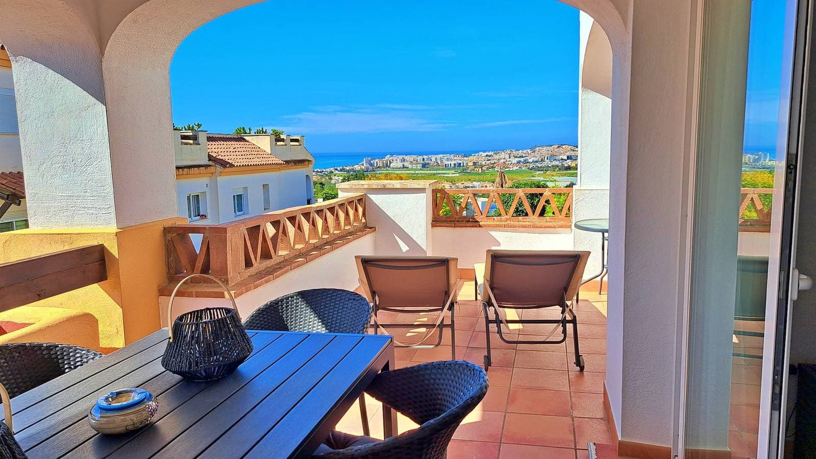 Foto 3 von 33: Apartment 'Baviera Golf' mit Meerblick, WLAN und Klimaanlage