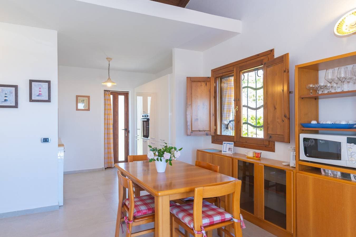 Foto 5 von 30: Traumhafte Ferienwohnung mit Meerblick - Villa Nina