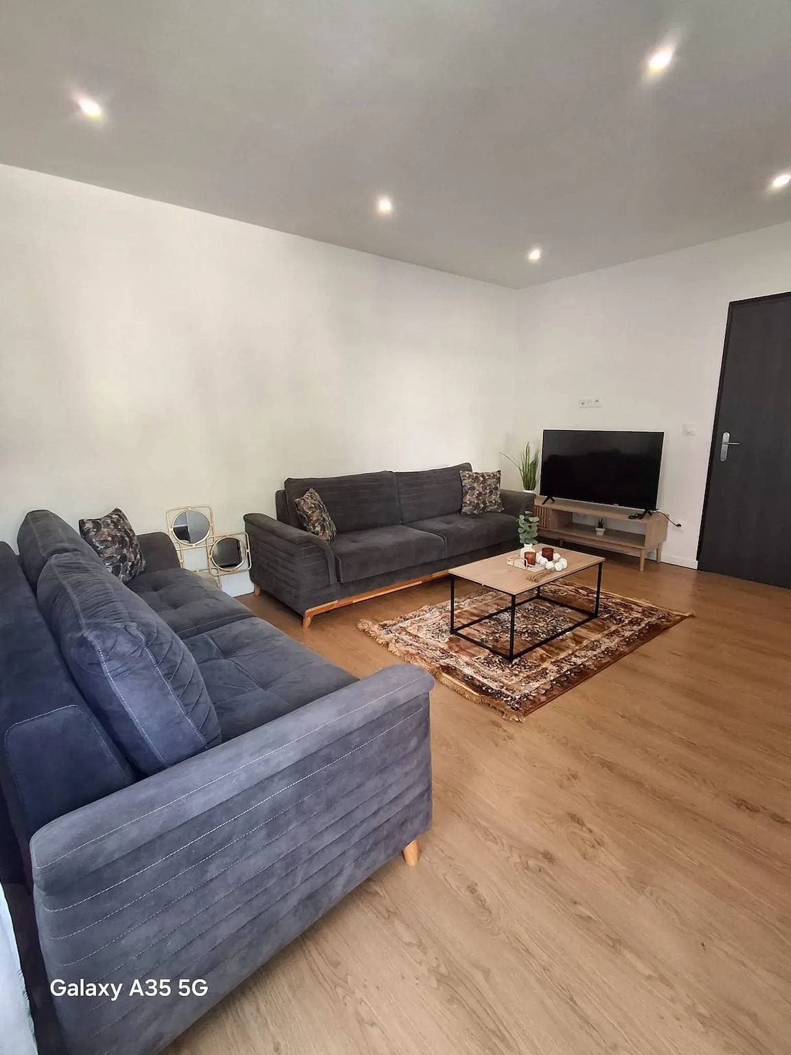 Foto 4 von 12: Haus in Bondy mit Terrasse und Parkplatz