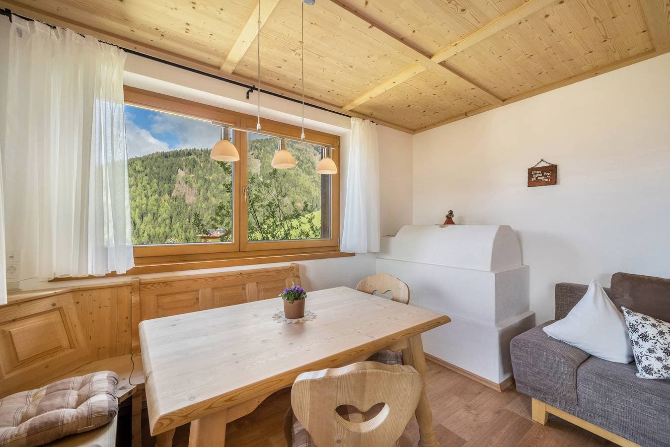 Foto 9 von 17: Ferienwohnung 'Matscherhof Nikolaus' mit Bergblick, Gemeinschaftsgarten und Balkon