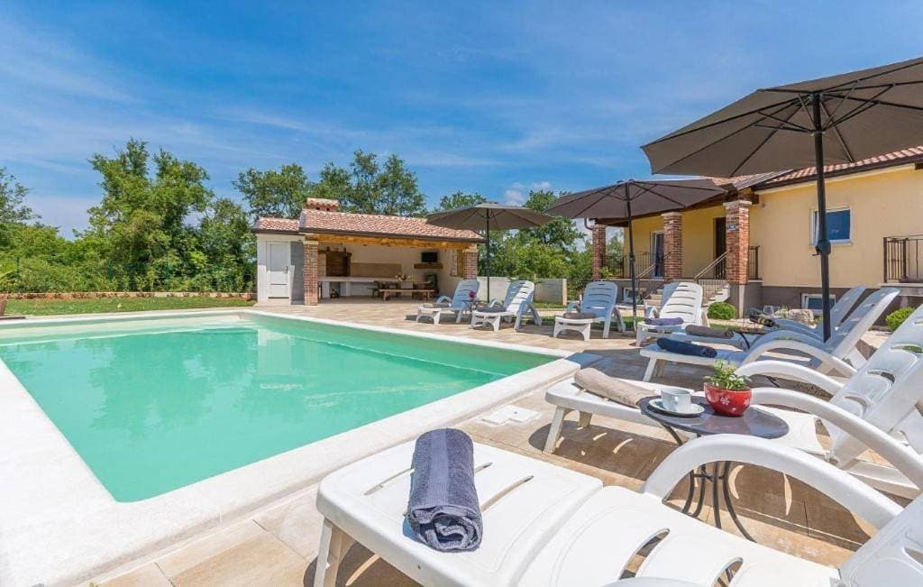 Foto 2 von 36: Villa with Private Pool