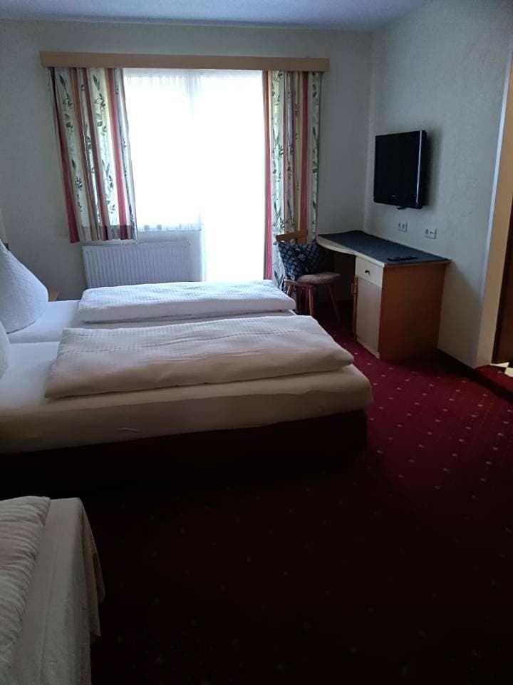 Foto 9 von 11: Triple Room with Balcony