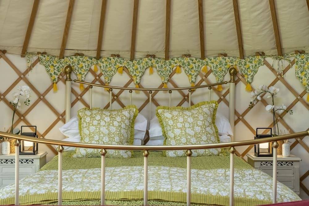 Foto 7 von 30: Luxury glamping with hot tub  - Valley View Yurt