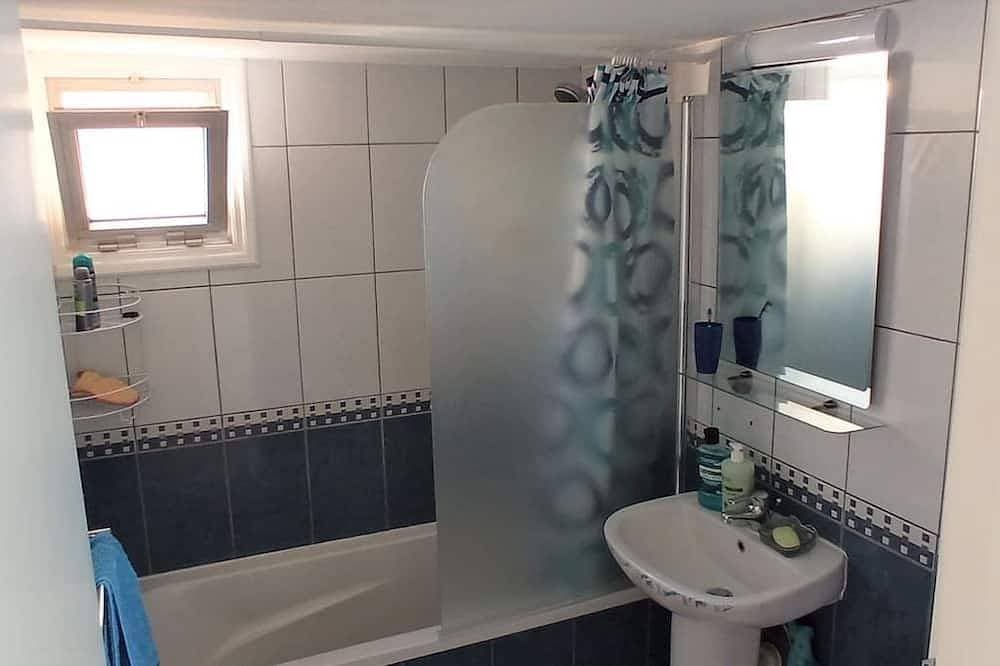 Foto 11 von 18: Umm Haram whole apartment · 5 min walk to the Beach! Netflix & fast Internet