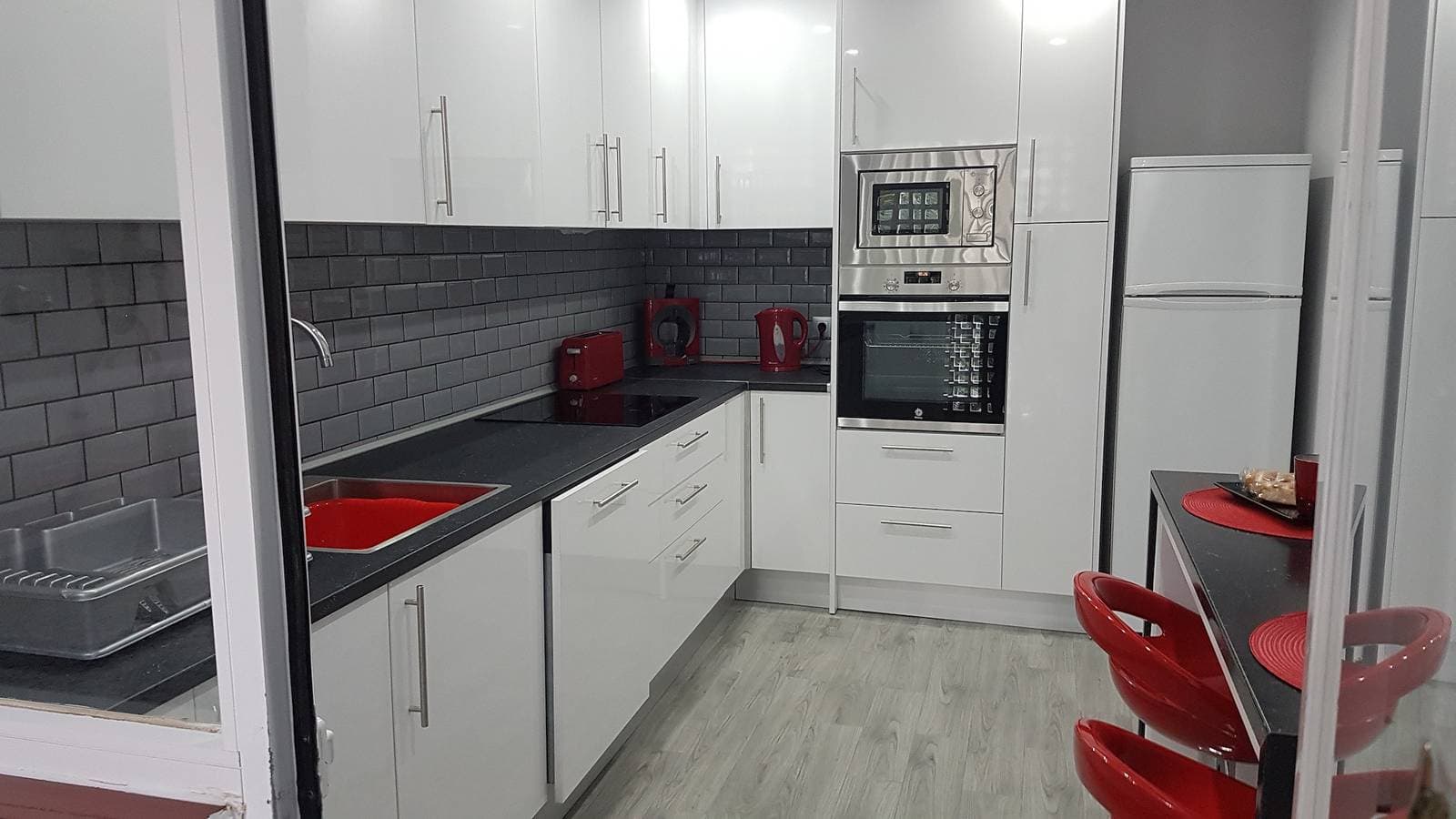 Foto 3 von 35: Ferienwohnung für 4 Personen mit Pool