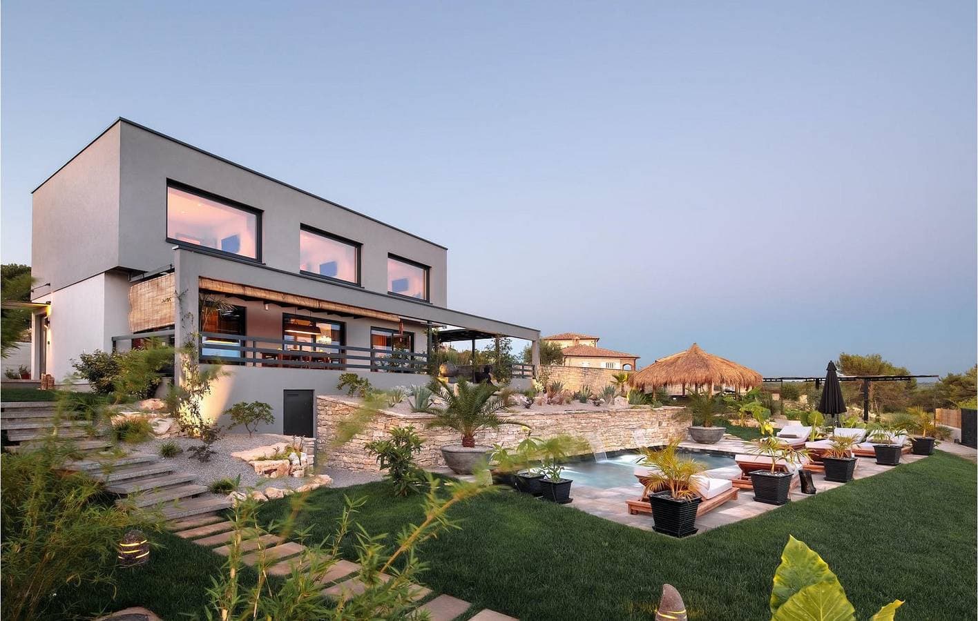 Modernes Apartment mit Pool und WLAN in der Nähe des Stadtzentrums von Heraki 1