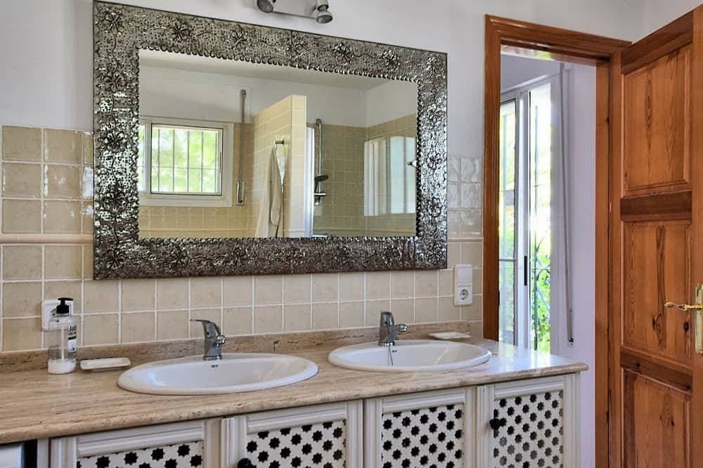 Foto 8 von 25: Villa in Sayalonga mit Privatpool