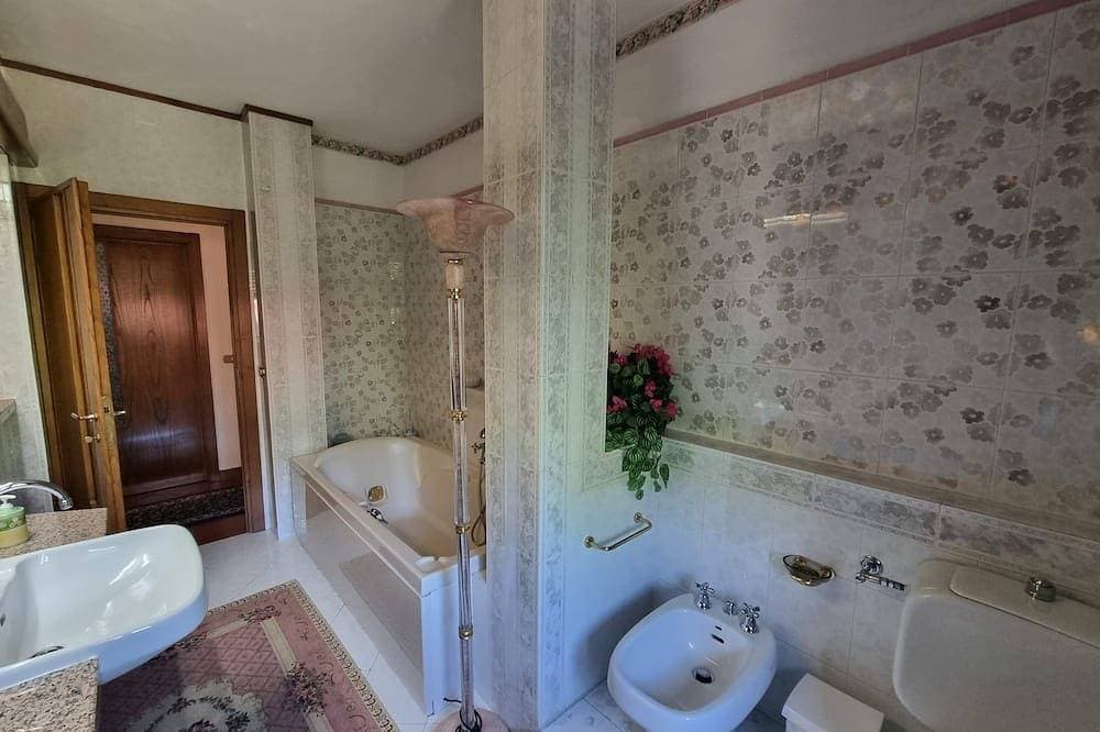 Foto 8 von 30: Villa Piazza, privater solarbeheizter Pool, zu Fuß zu allen Einrichtungen! Wifi