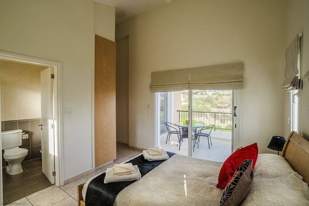 Foto 2 von 30: Villa Stella - Elevated & Secluded 3 Bedroom Detached Villa with Private Pool in Lower Peyia