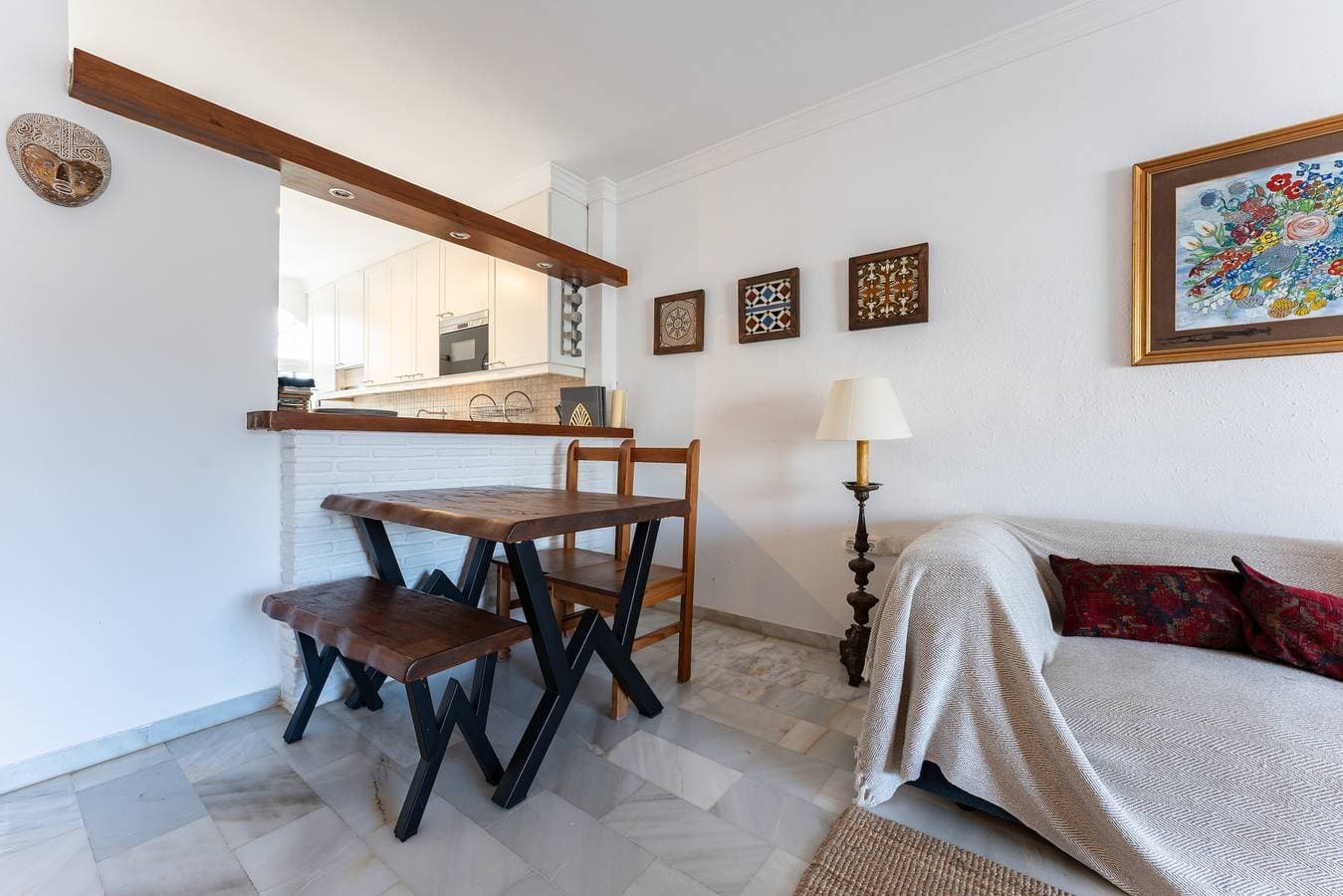 Foto 8 von 21: Schöne Ferienwohnung in ruhiger Lage mit Pool, WLAN, Klimaanlage, Terrasse & Garten