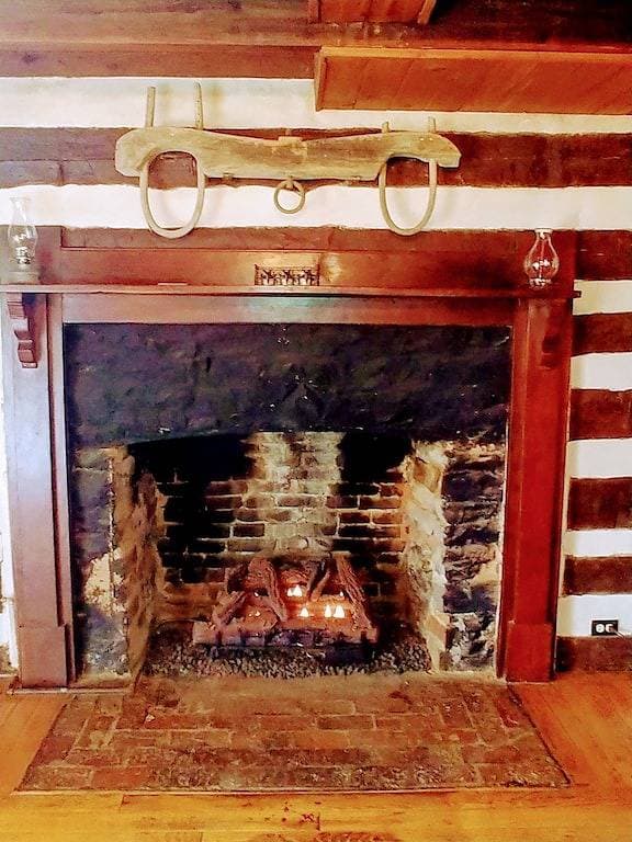 Foto 7 von 44: Kuscheln Sie sich mit Ihrem Honig in unserer gemütlichen Blockhütte!
