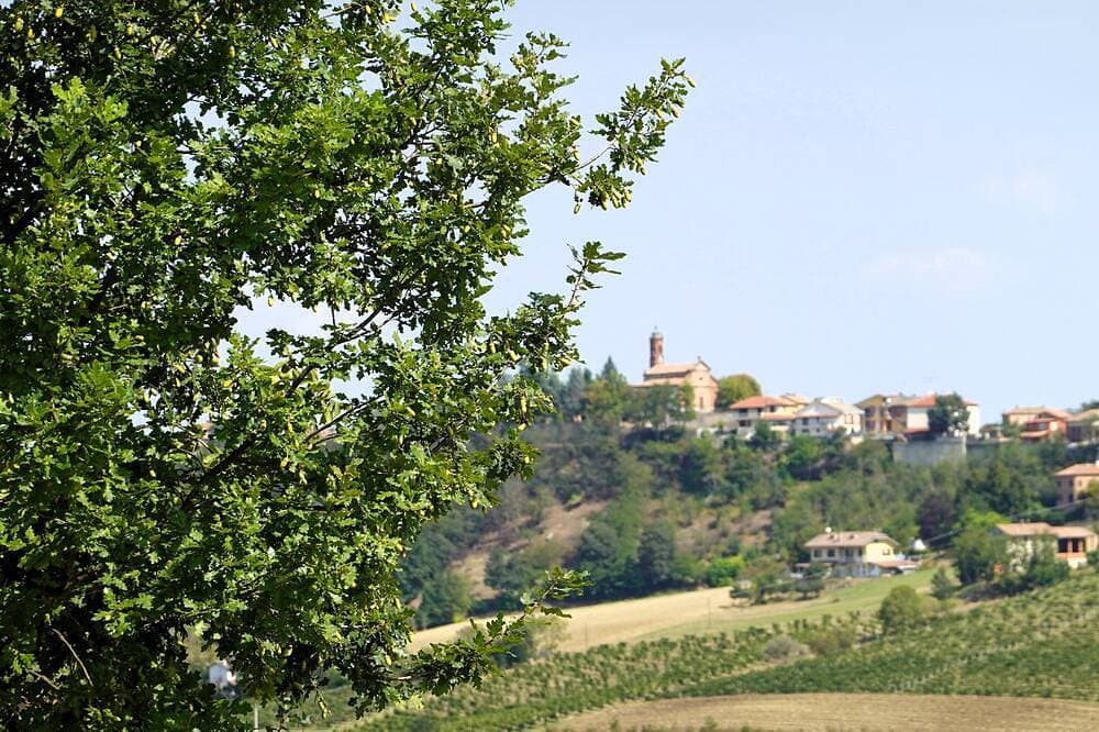 Foto 11 von 30: Ultra-luxurious 6-bedroom villa with AC, WiFi in marvelous Piemonte