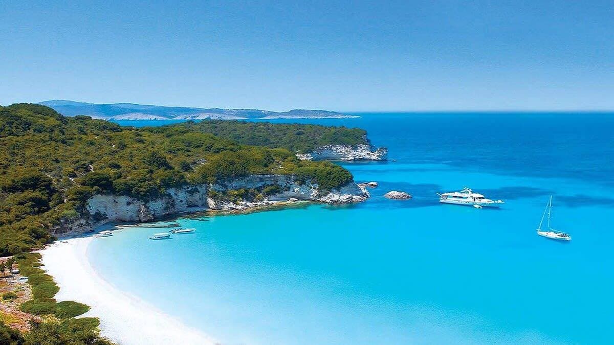 Foto 5 von 20: Kirki's Cozy Getaway - Paxoi Getaway w/ Jacuzzi