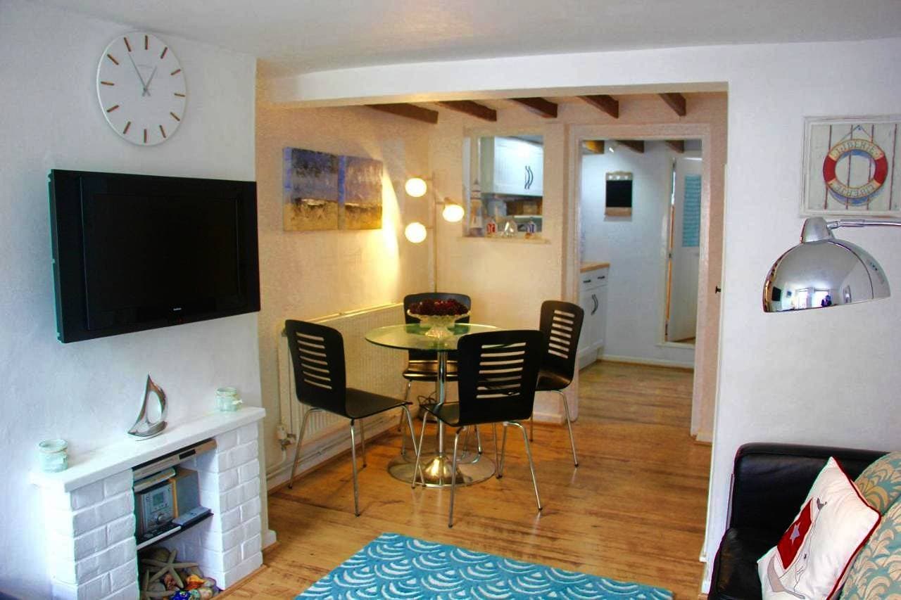 Foto 4 von 5: Three-Bedroom House