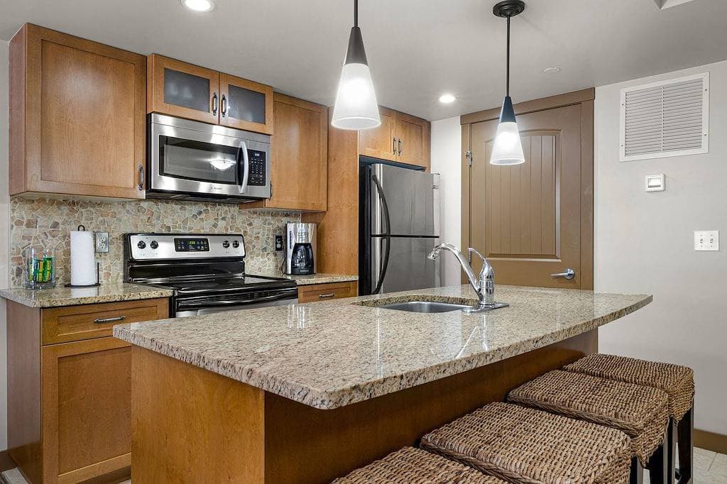 Foto 2 von 31: Cozy Rocky Mountain Getaway with Hot Tub! Pet Friendly & Newly Updated!