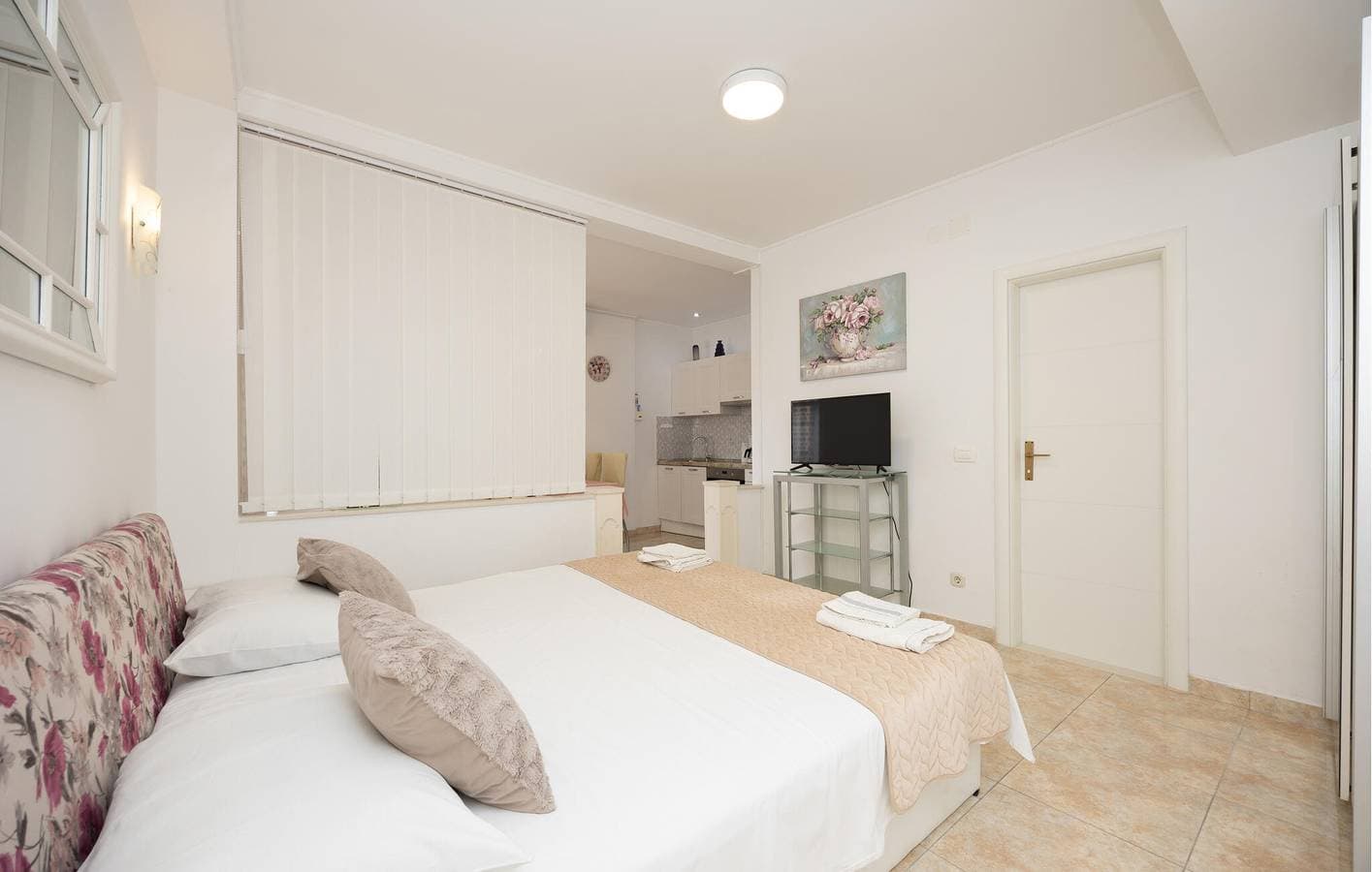 Foto 9 von 23: Apartment mit Meerblick, Wifi, AC, Pool und Terrasse