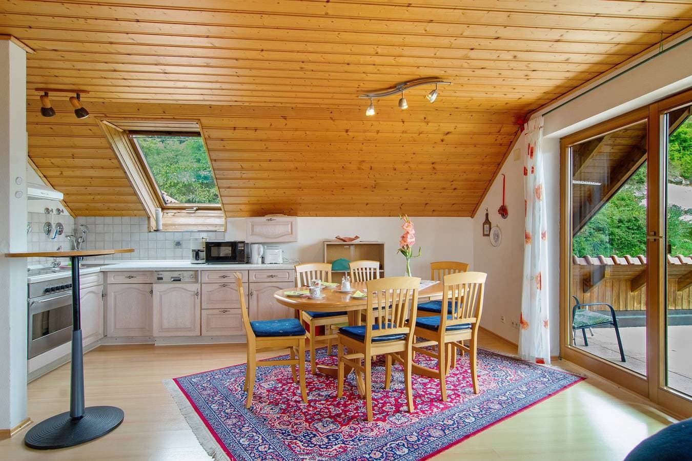 Foto 10 von 24: Apartment 'Bodenseeblick' mit Seeblick, privater Terrasse und WLAN